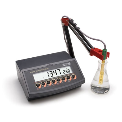 意大利哈納實(shí)驗(yàn)室臺(tái)式EC/ TDS /NaCI/°C測(cè)定儀HI2300